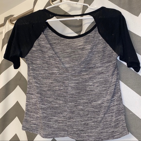 crop top - Picture 2 of 3